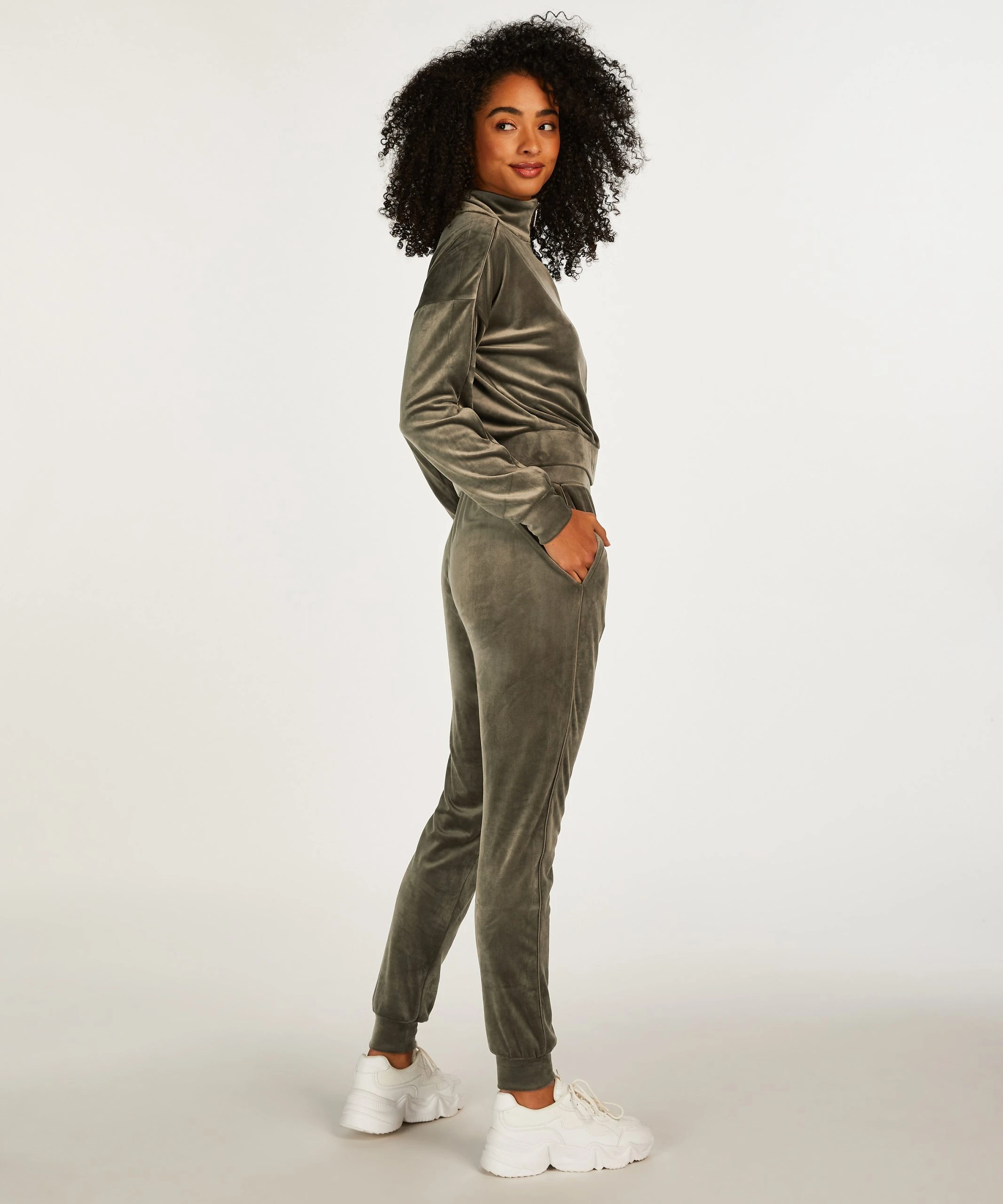 Tall Jogginghose Aus Velours 3 Tall Jogginghose Aus Velours – Bild 3